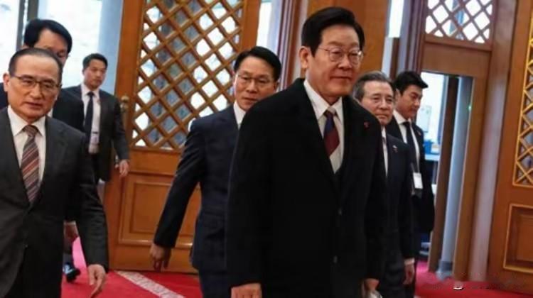 中方霸气回复8个字日代表团
访华被拒
日本日中经济协会等三大经济团体原定1月带2