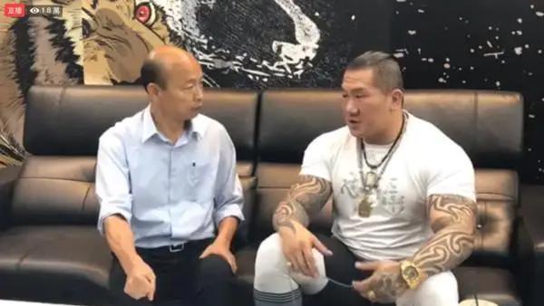 馆长说的一句话很有道理，馆长说：“国民党打内战，输给了共产党，被赶到台湾来，在岛