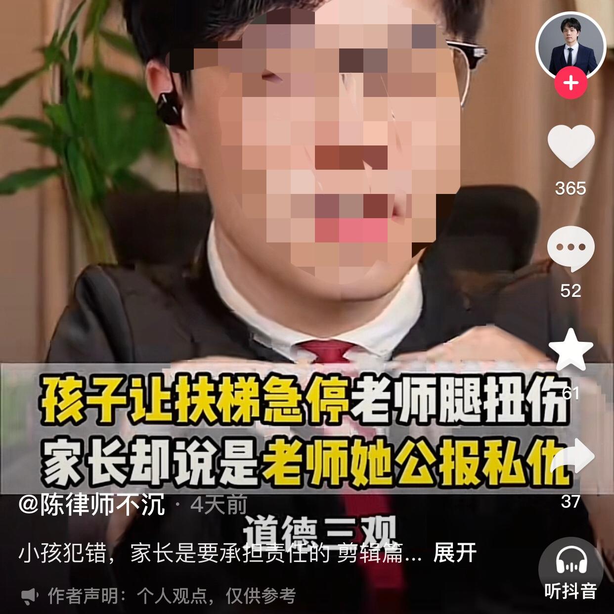 一位家长带着7岁的儿子逛商场，孩子在扶梯中间看到一个显眼的红色按钮，上面写着英文