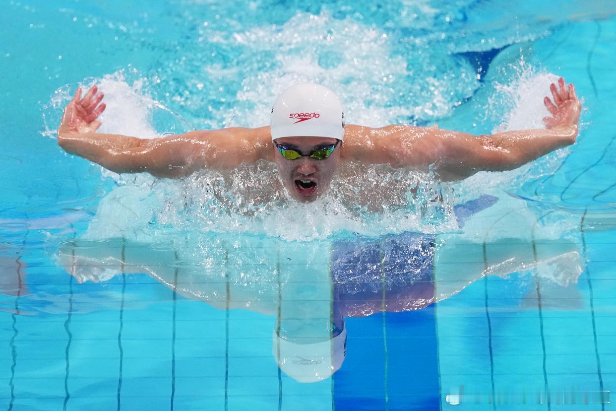 🏊🏻♂️全运会丨11月17日新华社全运头图 部分｜男子400米个人混合泳，是