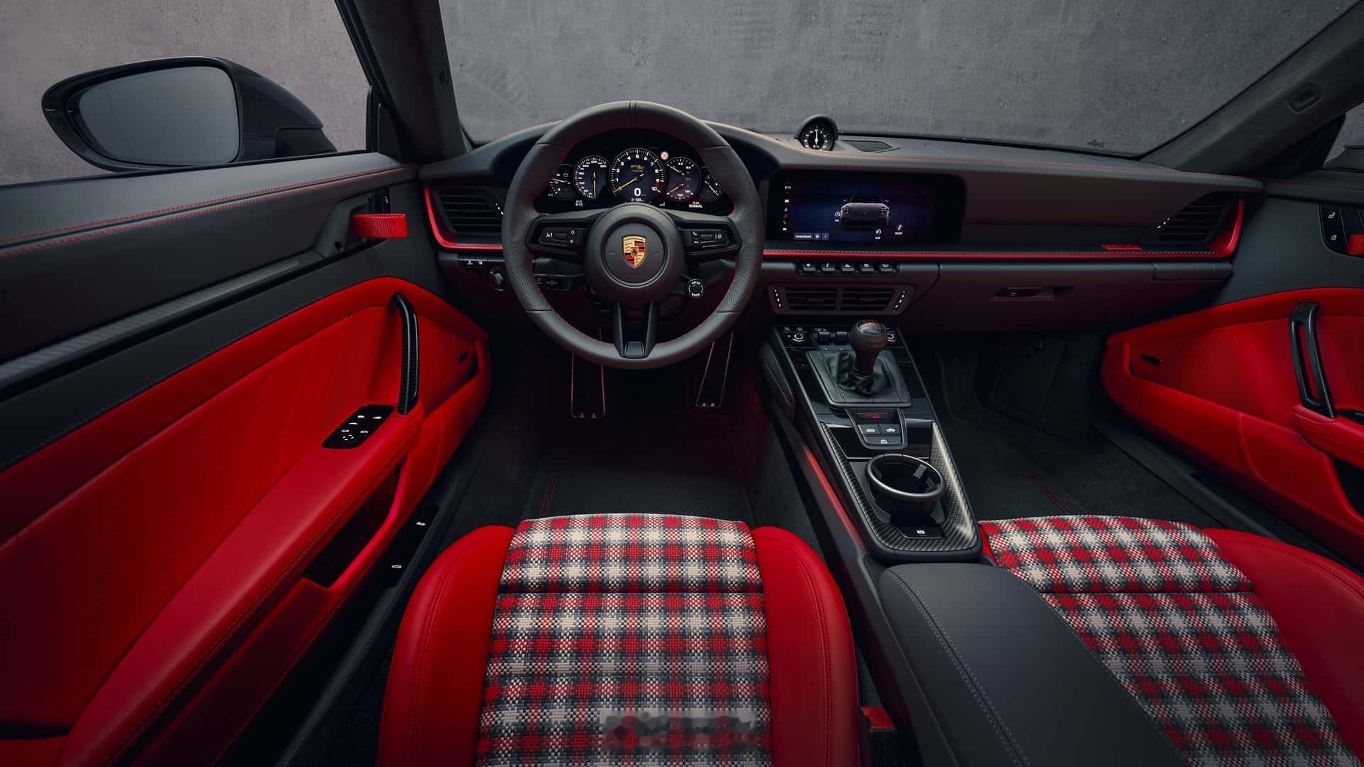 在911车系销量逆势大涨的背景下，保时捷正式推出了全新911 GT3 S/C（运