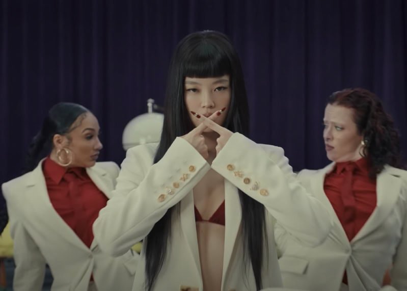 外网吐槽Jennie总是伸舌头jennie kpop女永一jennie方承认吸烟