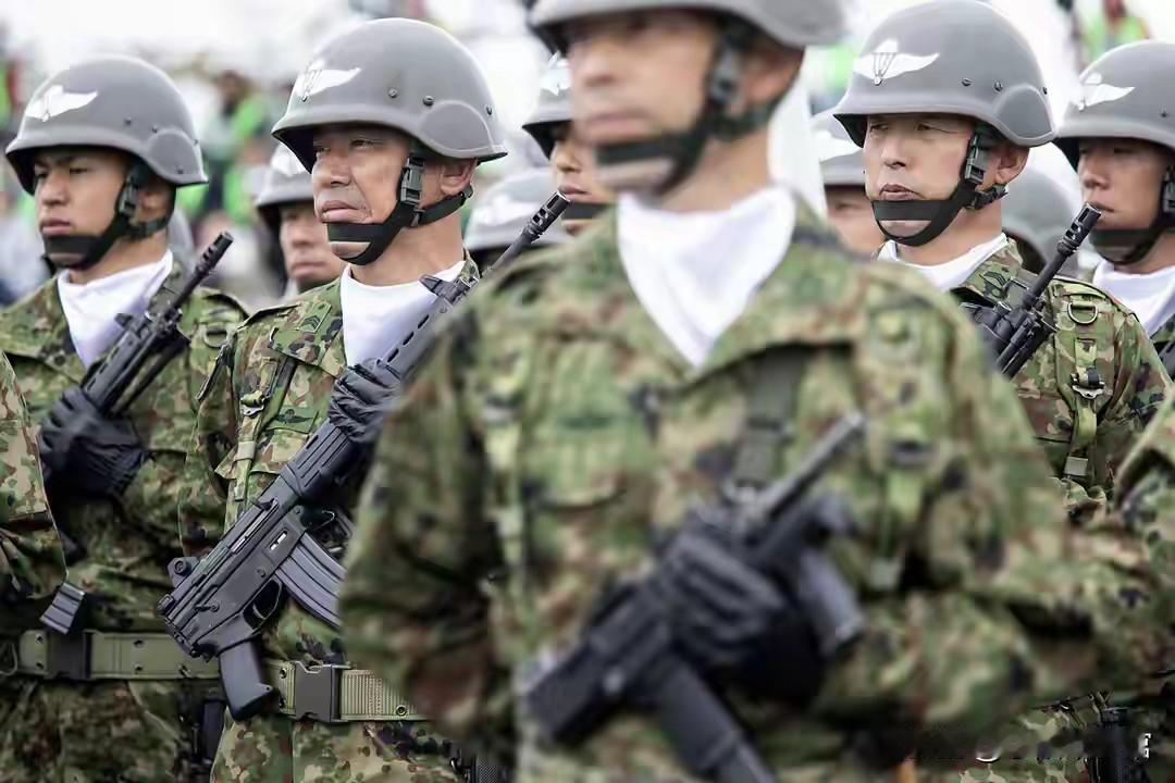 我军已升级行动，菲收拖船通知，高市内阁介入，日本又找中国麻烦

这是一盘棋，棋盘