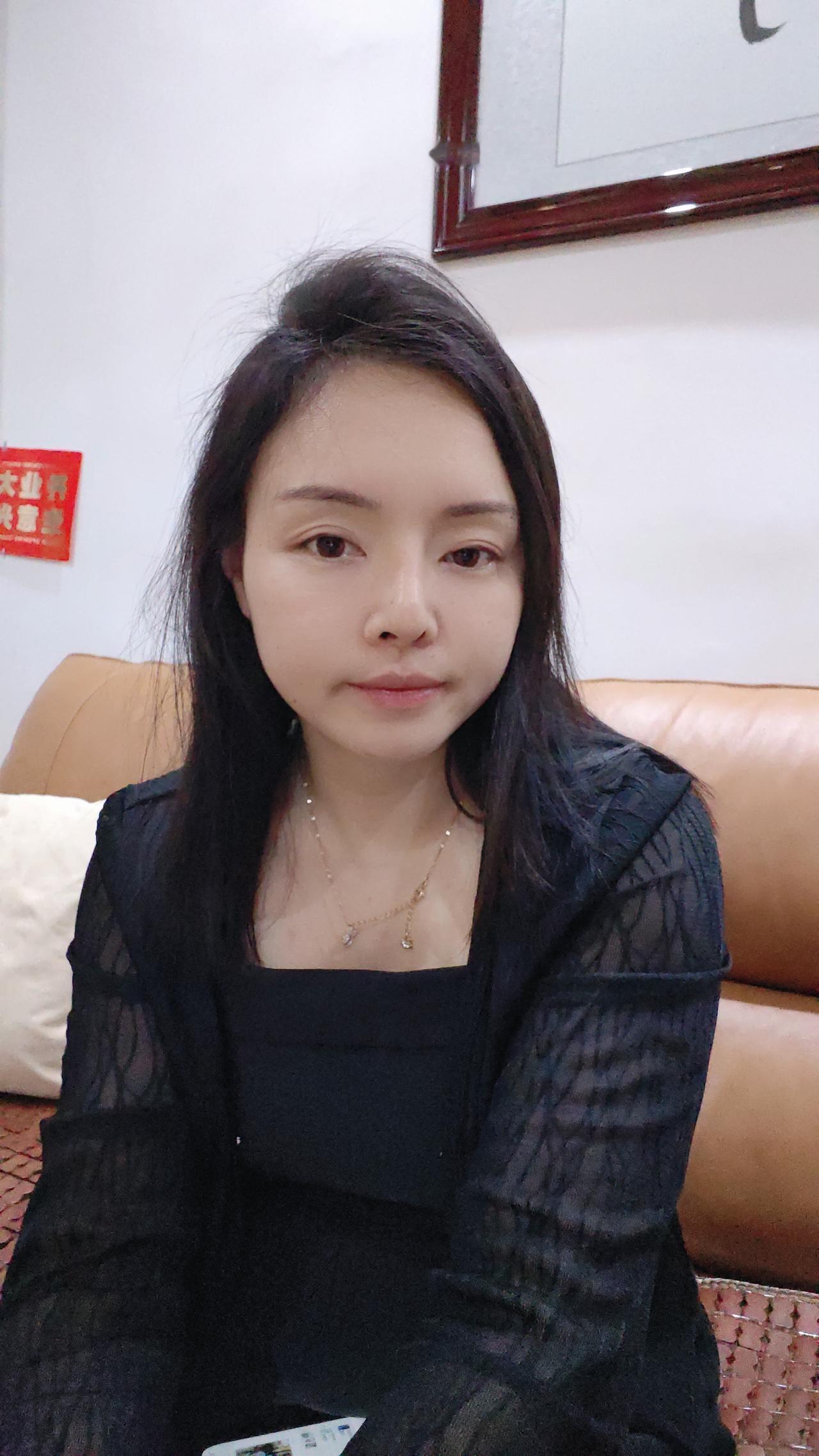 披头发好看还是扎辫子好看呢