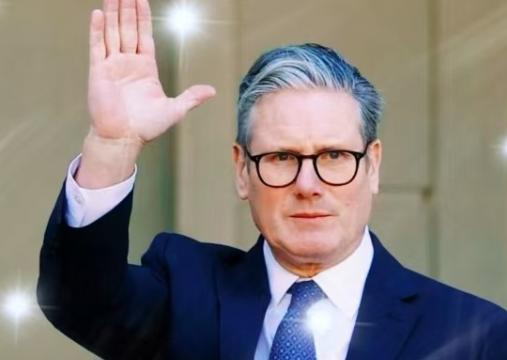 英国首相终于当着全世界的面，把那句心里话给说出来了。他说，中国，是世界三大强国之