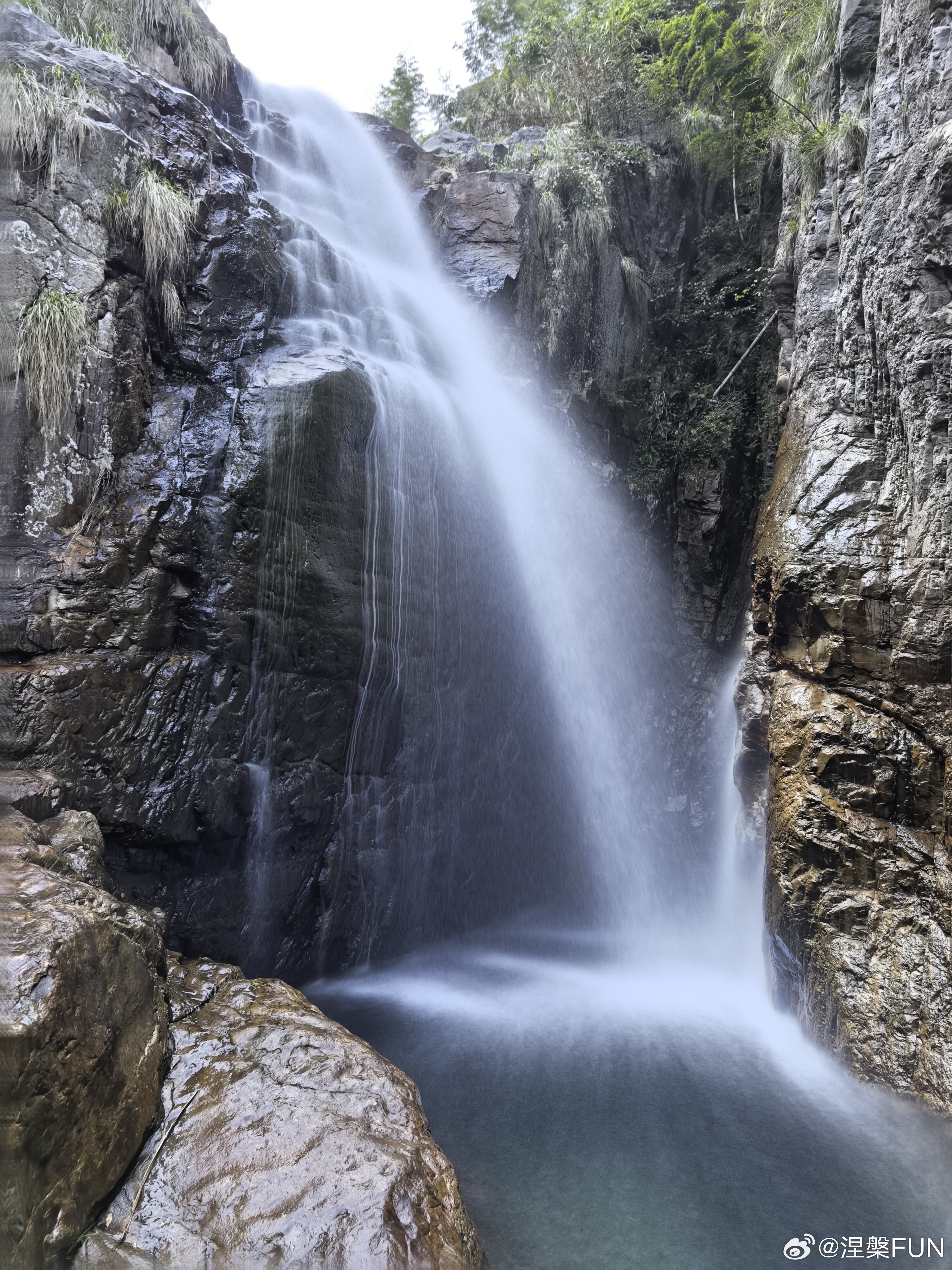 50秒解码美丽中国 庐山3月免门票，周边各景点也免费了。周末从南昌出来一日游也很