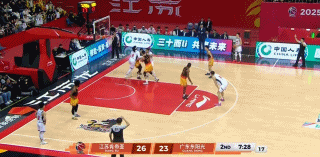 庞峥麟三分球太老六，广东队三将灭火很及时，真的不能成就“球疯子”

庞峥麟次节后