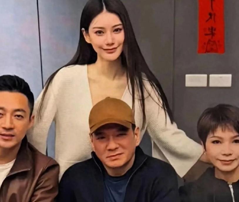 汪小菲人帅，心善，如今遇到了马筱梅一家人也善良，孩子也幸运了。
 
组成一个家庭
