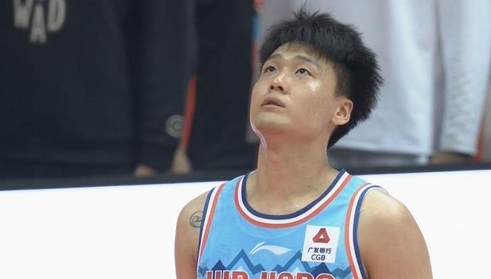 新疆大胜，赵睿缺阵原因曝光，青岛输球罪人锁定，球星成色被打没
10月31日，CB