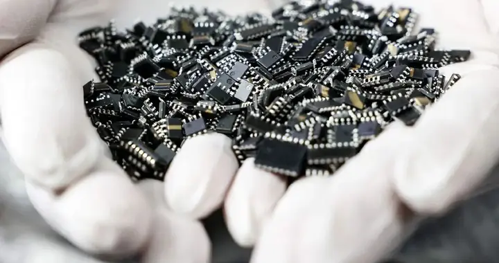 众筹升级芯片，车主和车企的两难选择 | 电厂