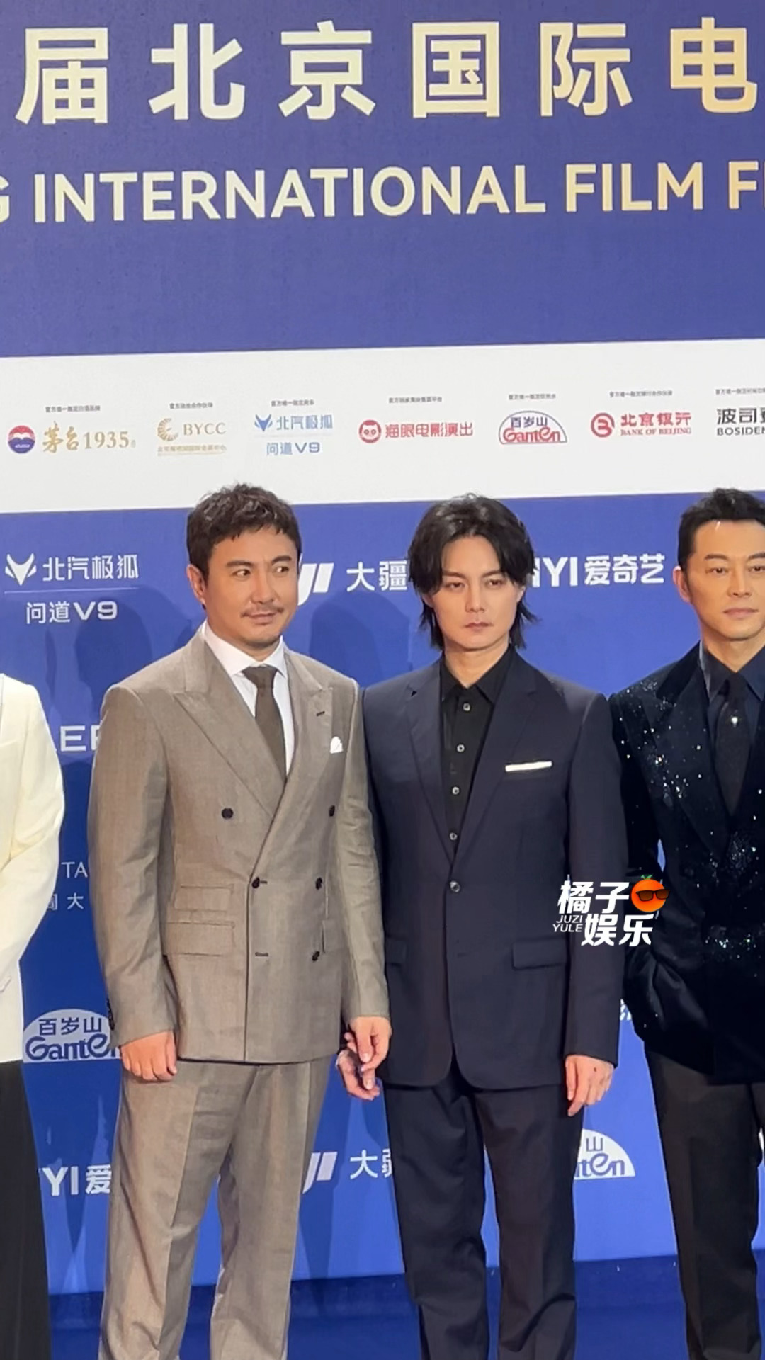 ai无法取代人类一部分原因是因为沈腾沈腾拍照眼睛滴溜转着看啥呢