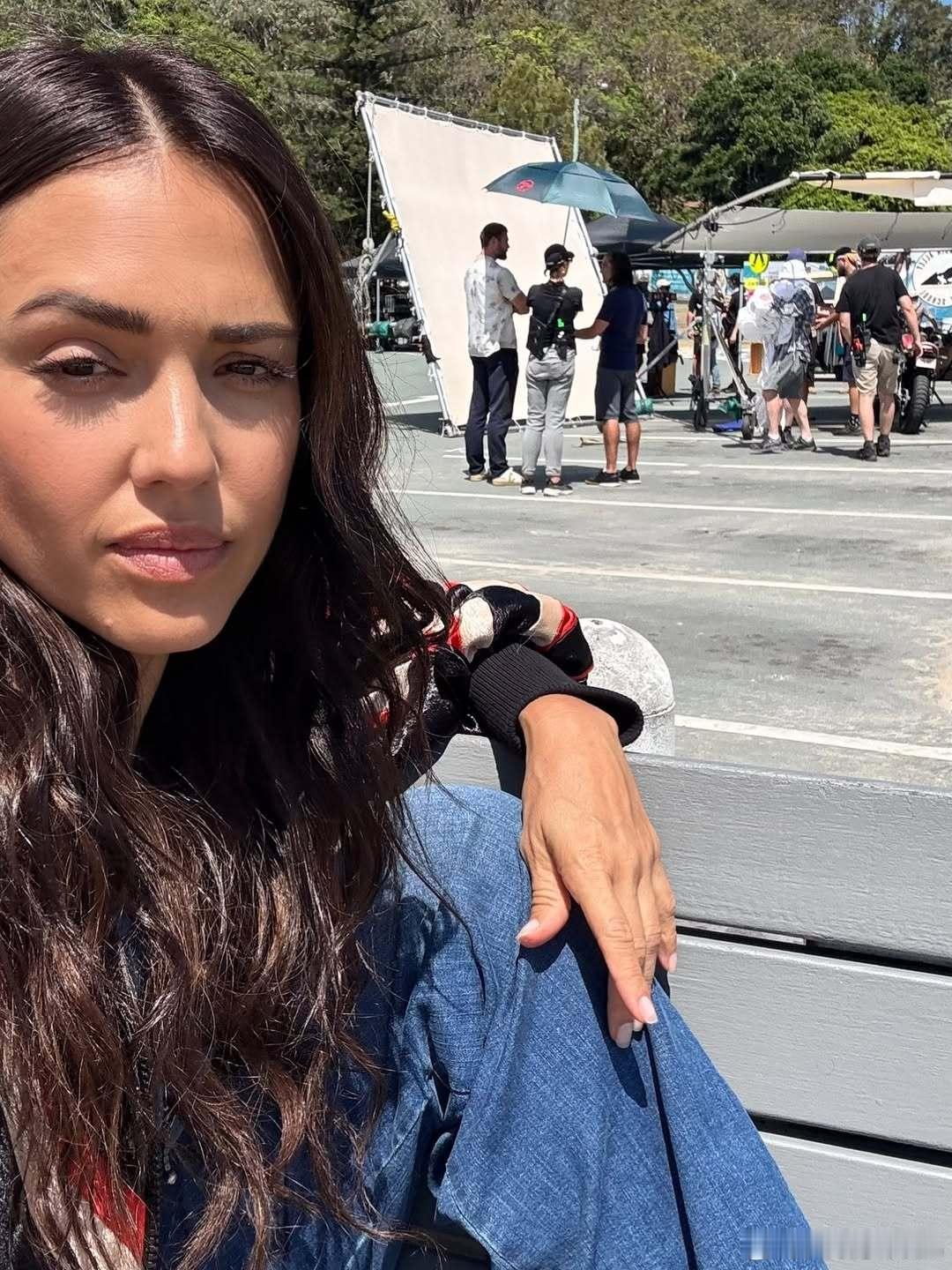 jessica alba杰西卡阿尔芭分享在南半球的生活，工作之余吃喝玩乐全都有 