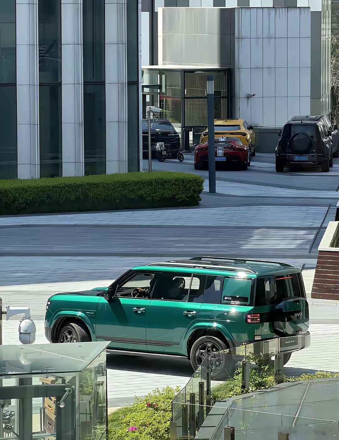 报告 发现新车比亚迪T1 7网友发来谍照，车牌上明明白白写着“BYD T1 7”