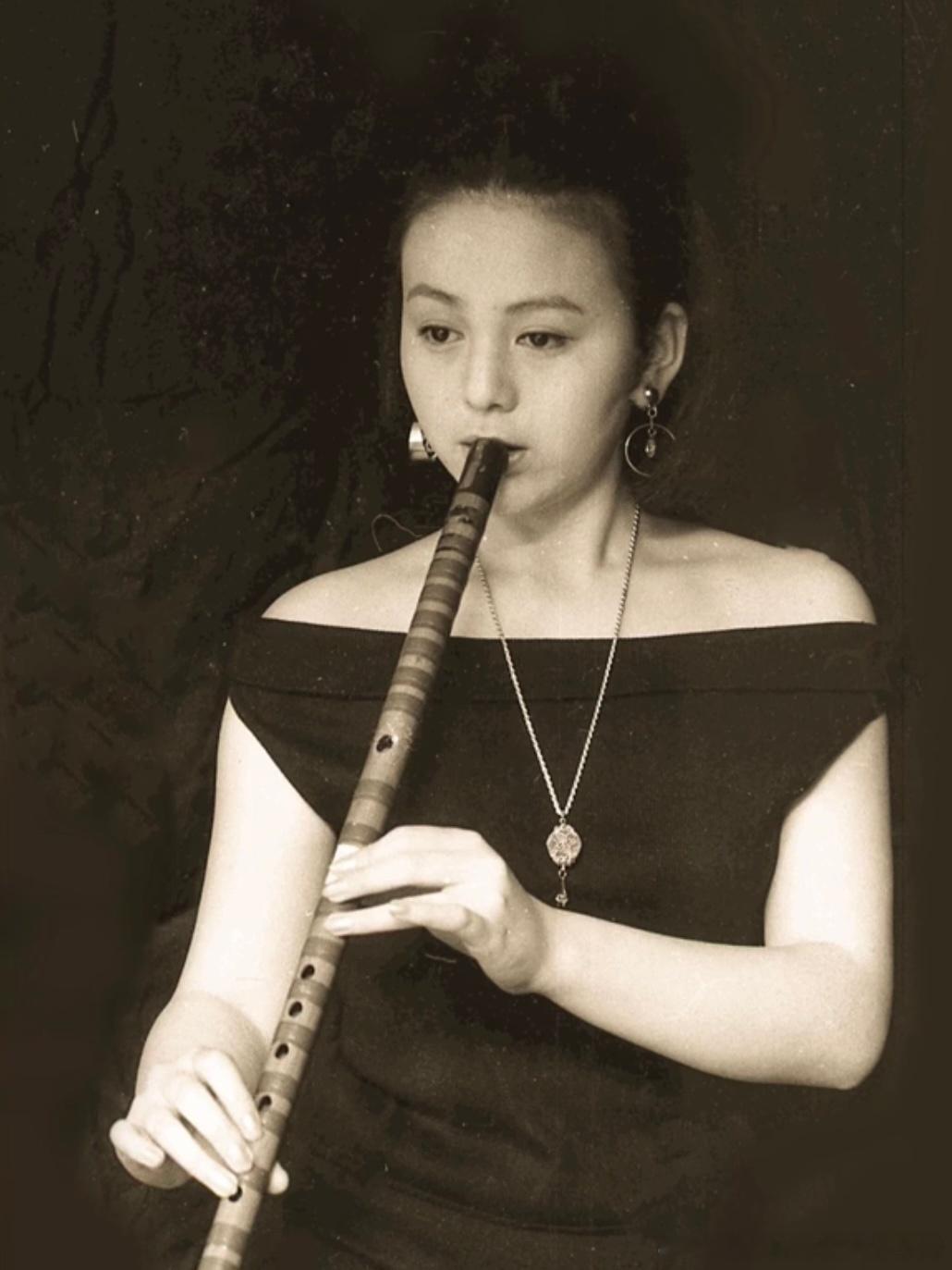 #22岁王琳苏联一枝花##在王琳身上岁月是温柔刀# 22岁的王琳，是苏联花世界里