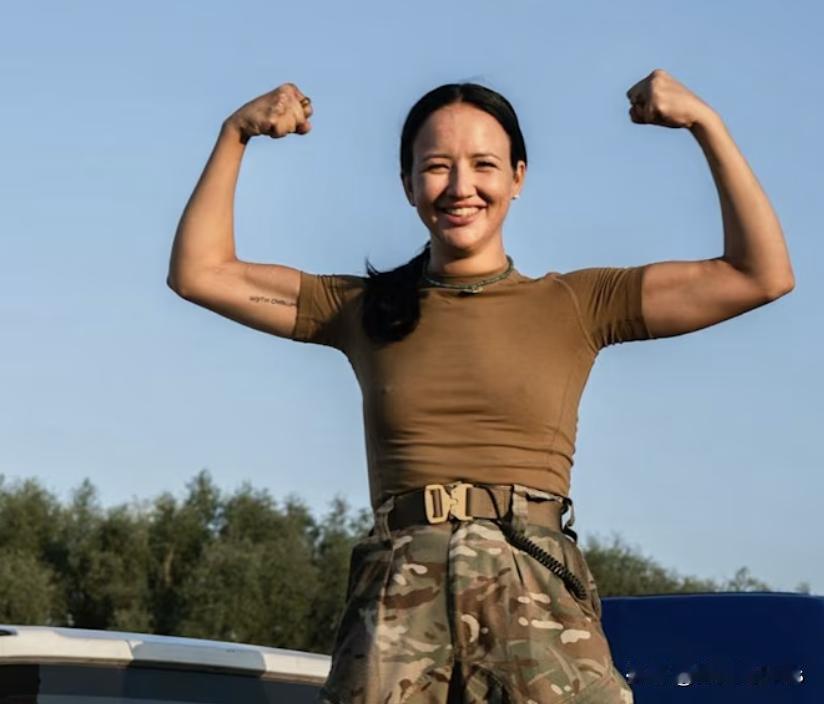 千禧一代的乌克兰女兵：“我正在打两场仗。一场是和俄罗斯人打，另一场是和自己内心的