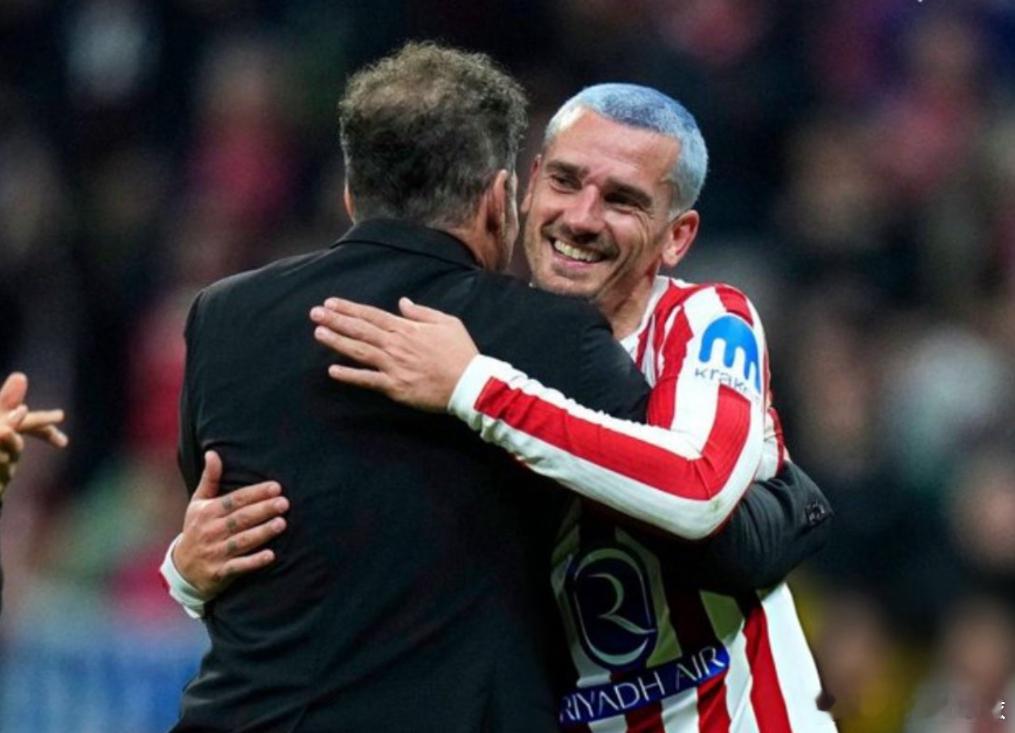 近期著名足球记者罗马诺在播客节目中谈到了格列兹曼，他表示格列兹曼在马竞的情况正在