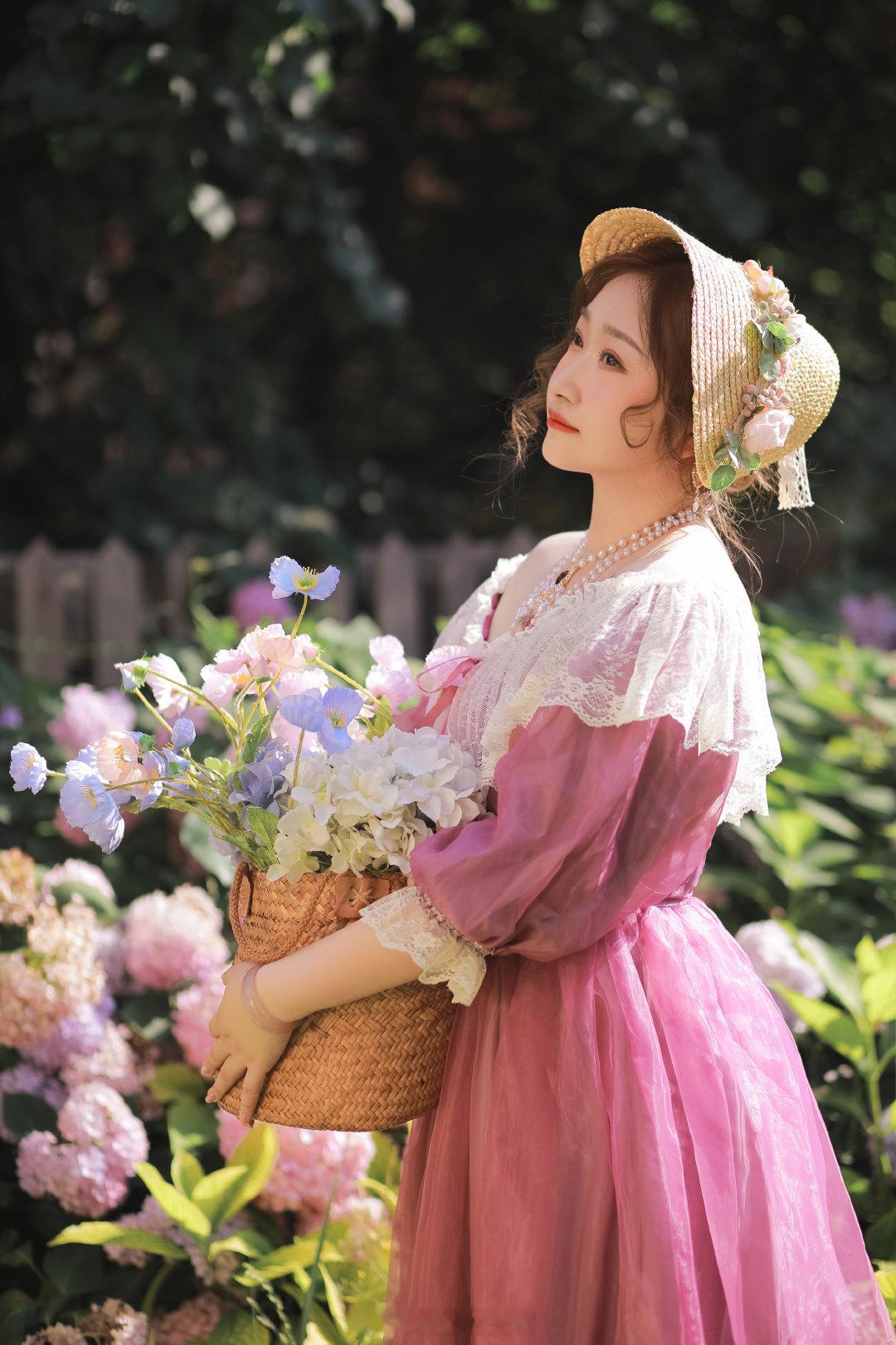 #微凉时光馆客片集# #少女写真# #绣球花[超话]#  夏天如约而至 ​​​