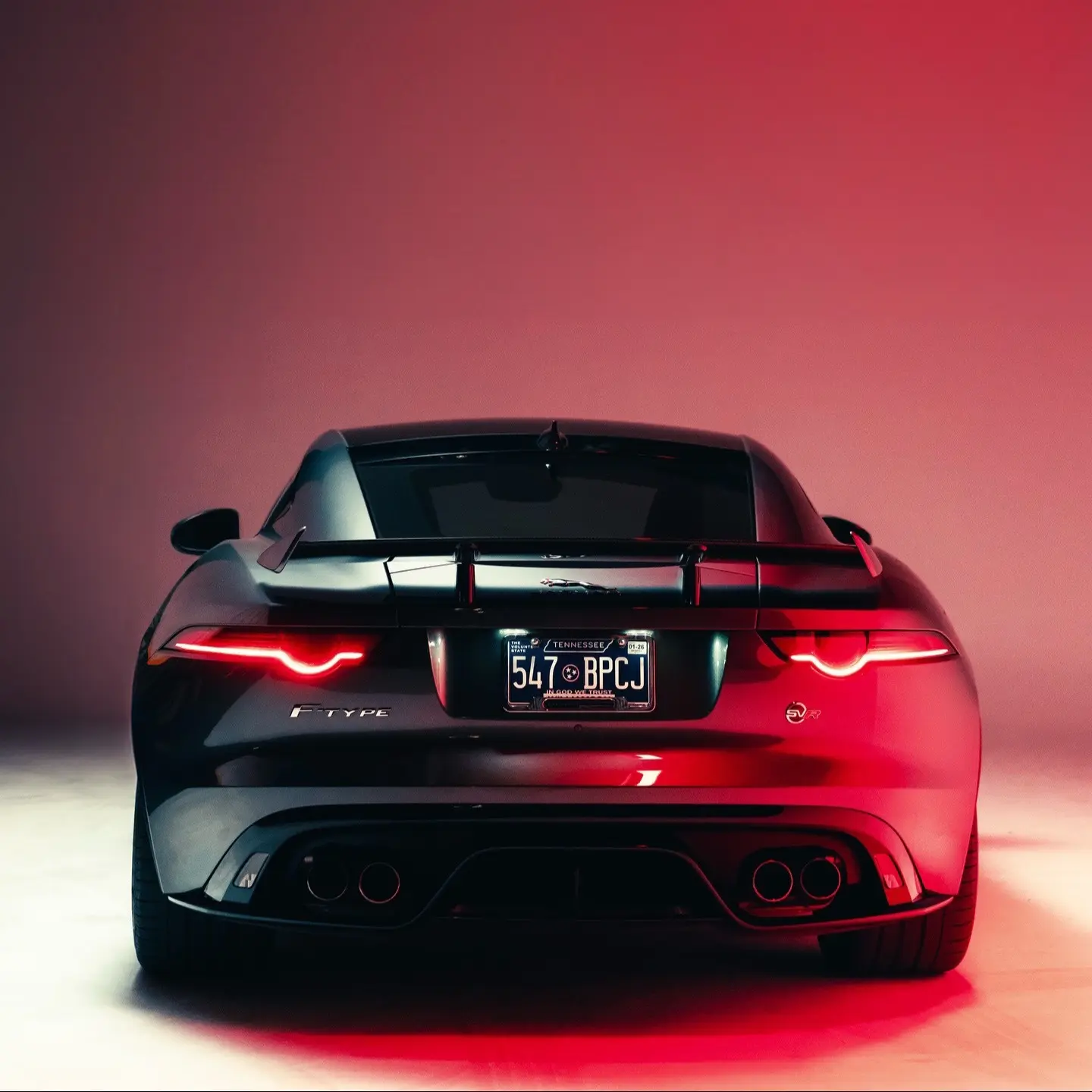 Jaguar Ftype SVR 5.0。