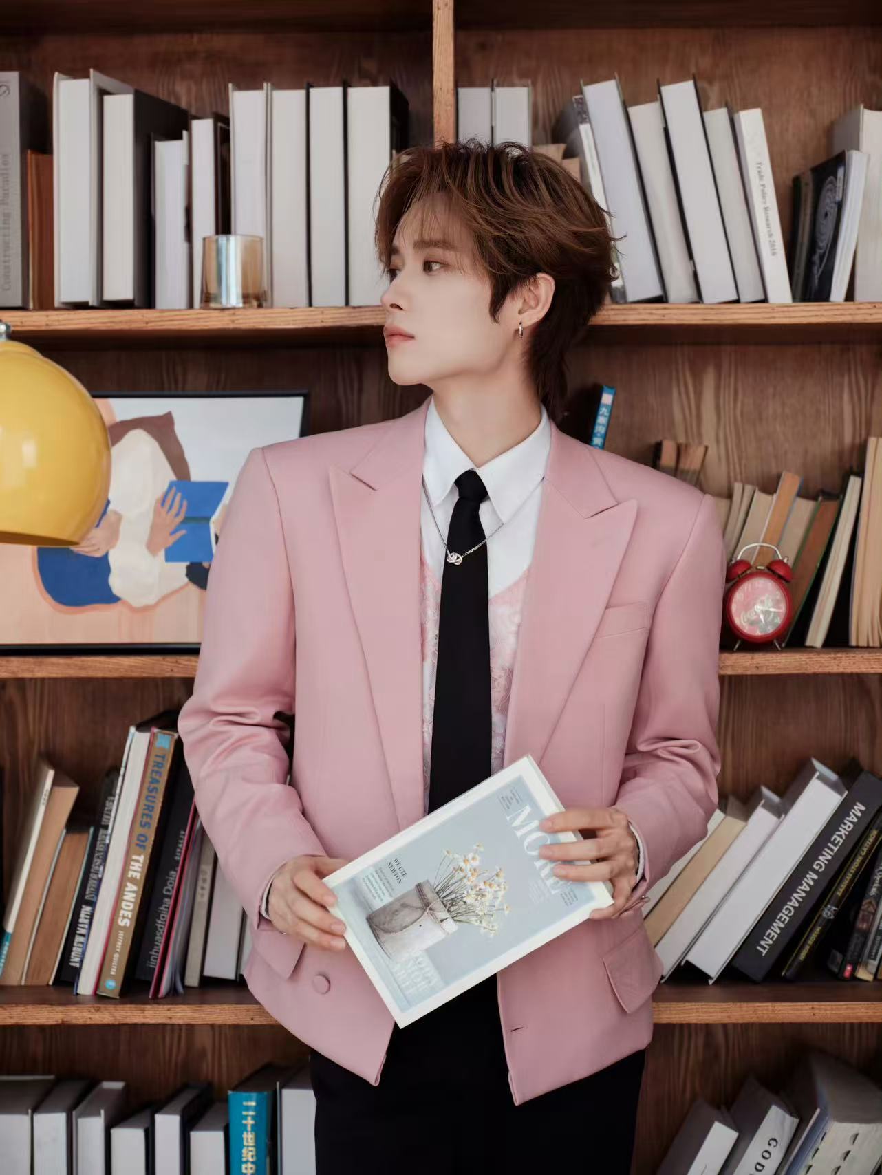 井胧请教产后恢复问题 产后想出门散步，但怕累着，一次走多久、走多快比较合适？ ​