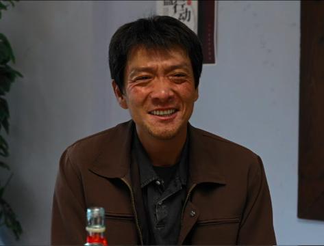 热播，
我发现这个演员演技真不错，
第一次看他的剧是《狂飙》，
在里面演的老默，