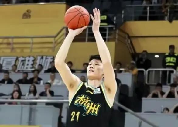 朱俊龙伤退 广厦不敌山西 谁才是罪魁祸首 看完数据一目了然。也不奇怪，广厦打球作