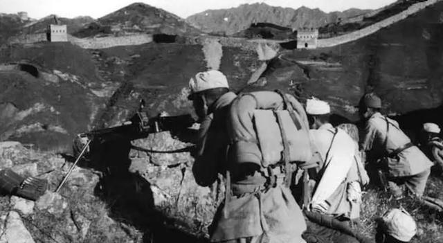 1941年，一个战士在炸日军碉堡时，把炸药包放错了位置，引爆后日军碉堡完好无损，