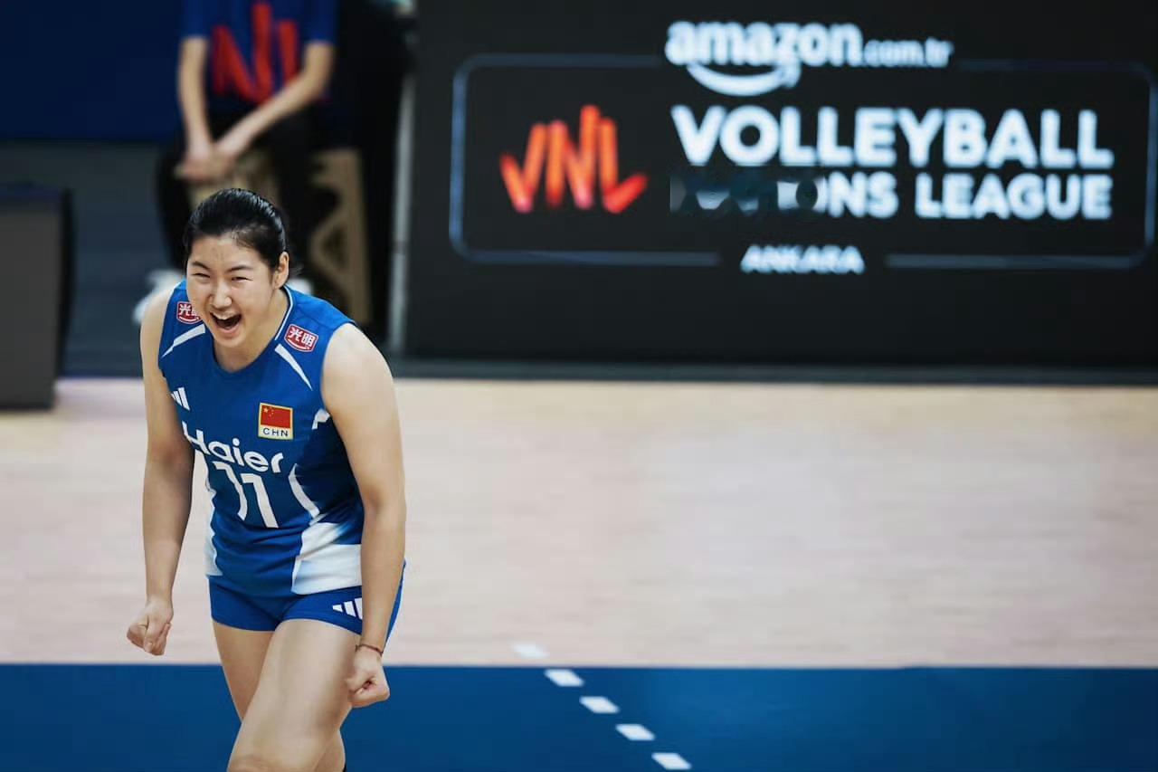 李晨瑄砍下全队最高分19分（36扣16中4失误被拦，1拦，2发）8个一传0失误，