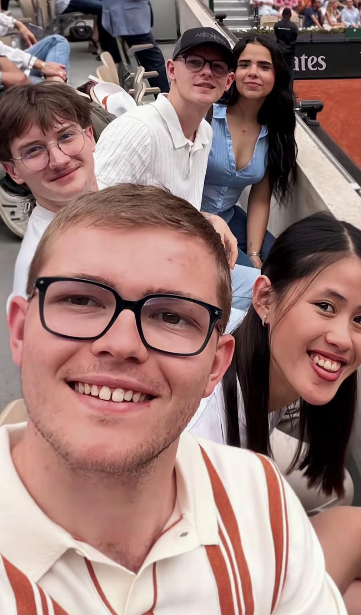 真相大白，
原来小布的女朋友不是迪亚兹，
而是迪亚兹的妹妹，

近日大布带着女友
