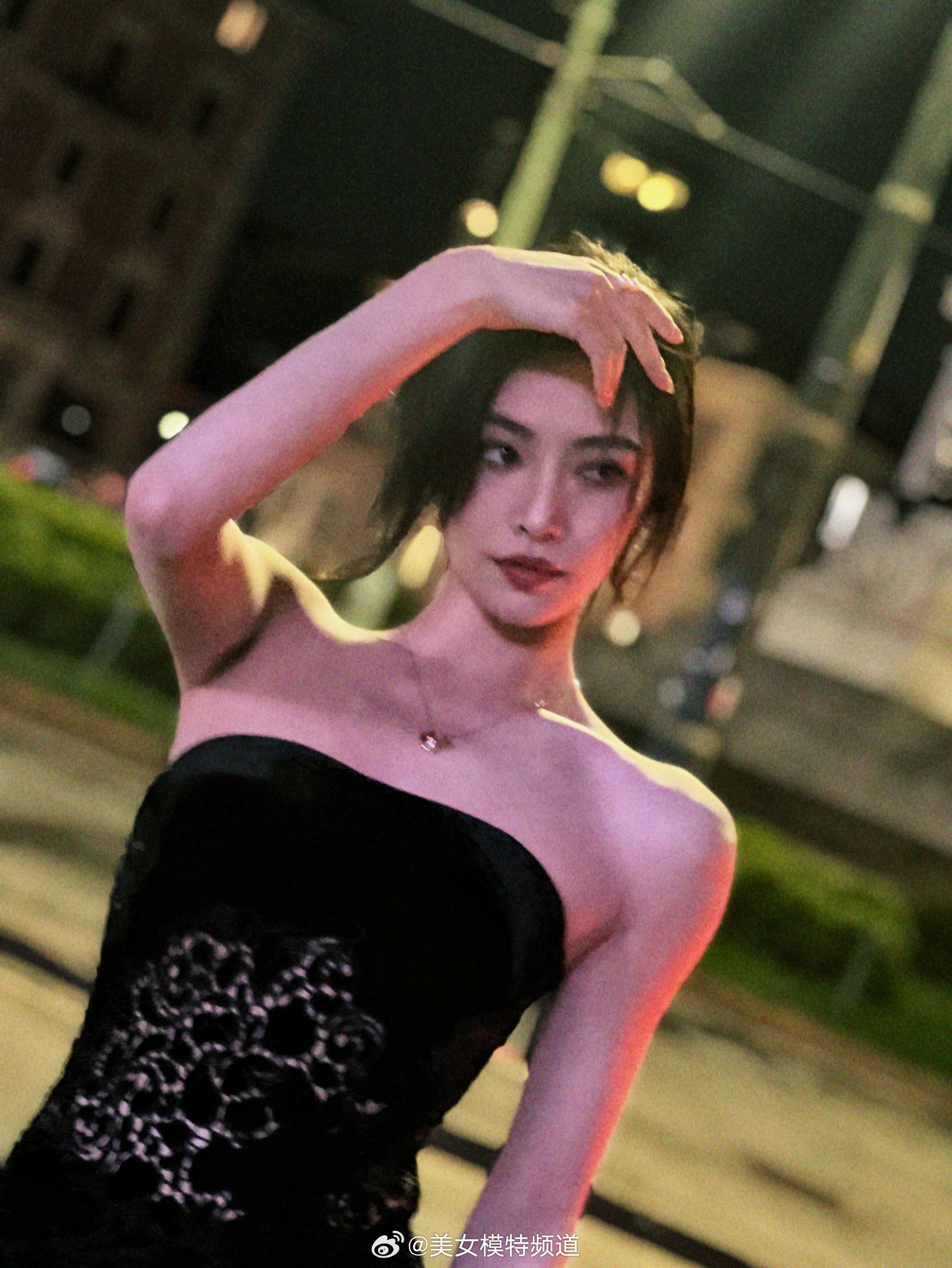 许佳琪时装周穿搭造型 