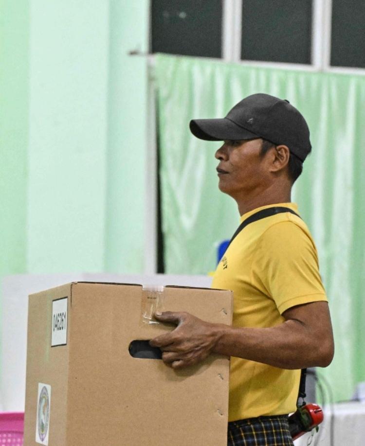 缅甸四年半后重启大选！分三阶段投票，57党角逐国家未来
 
当地时间12月28日