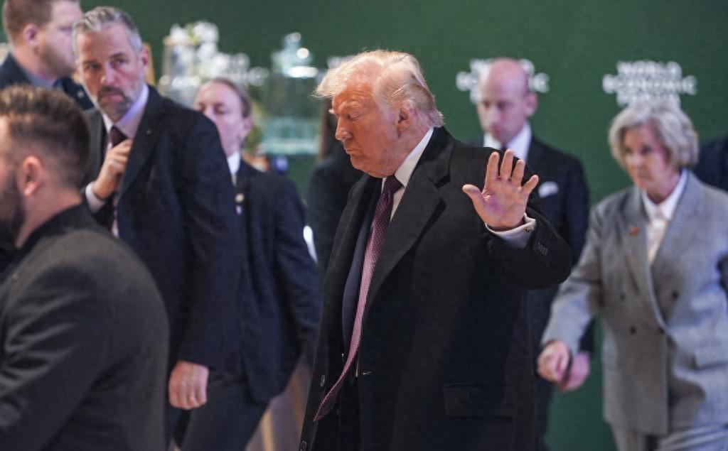 2026 开年全球局势可谓冰火两重天：美欧那边忙着打仗辩论，中国这边却埋头搞生产