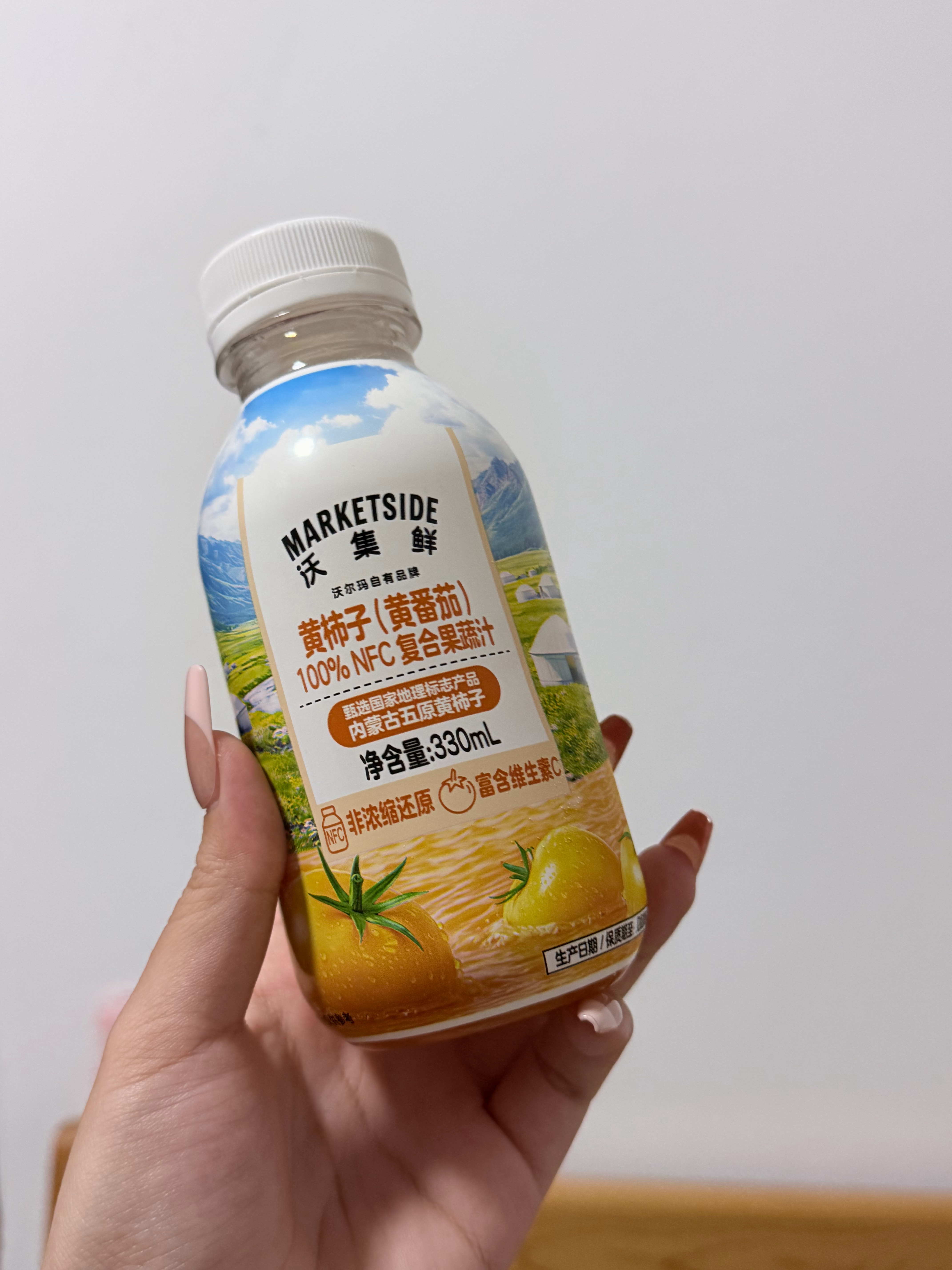 以为是柿子饮料就买了回来定睛一看是黄柿子（黄番茄）不过还挺好喝的就是这样一小瓶要