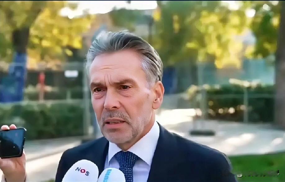 12月7日下午的最新消息，现在他来了，第七条：中方芯片出口反制显威力，荷兰大臣坦