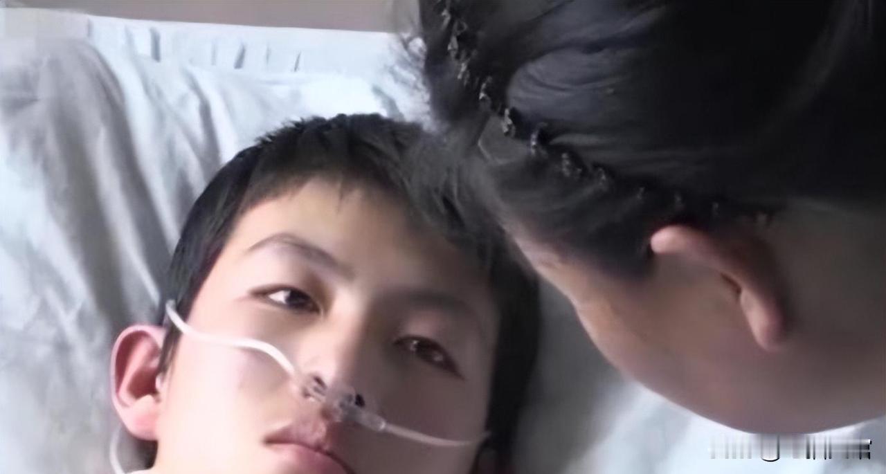 “回家准备后事吧。”2015年，黑龙江一名17岁少年时常感到心脏刺痛，拍x光片后