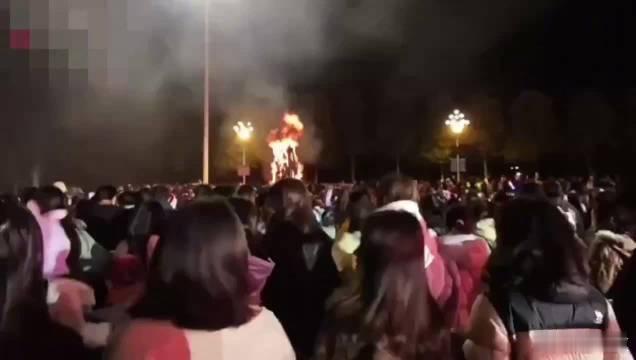 封神二鸣岐新晋广场舞bgm  带我侄子去广场，他被封神二鸣岐BGM深深吸引，与大