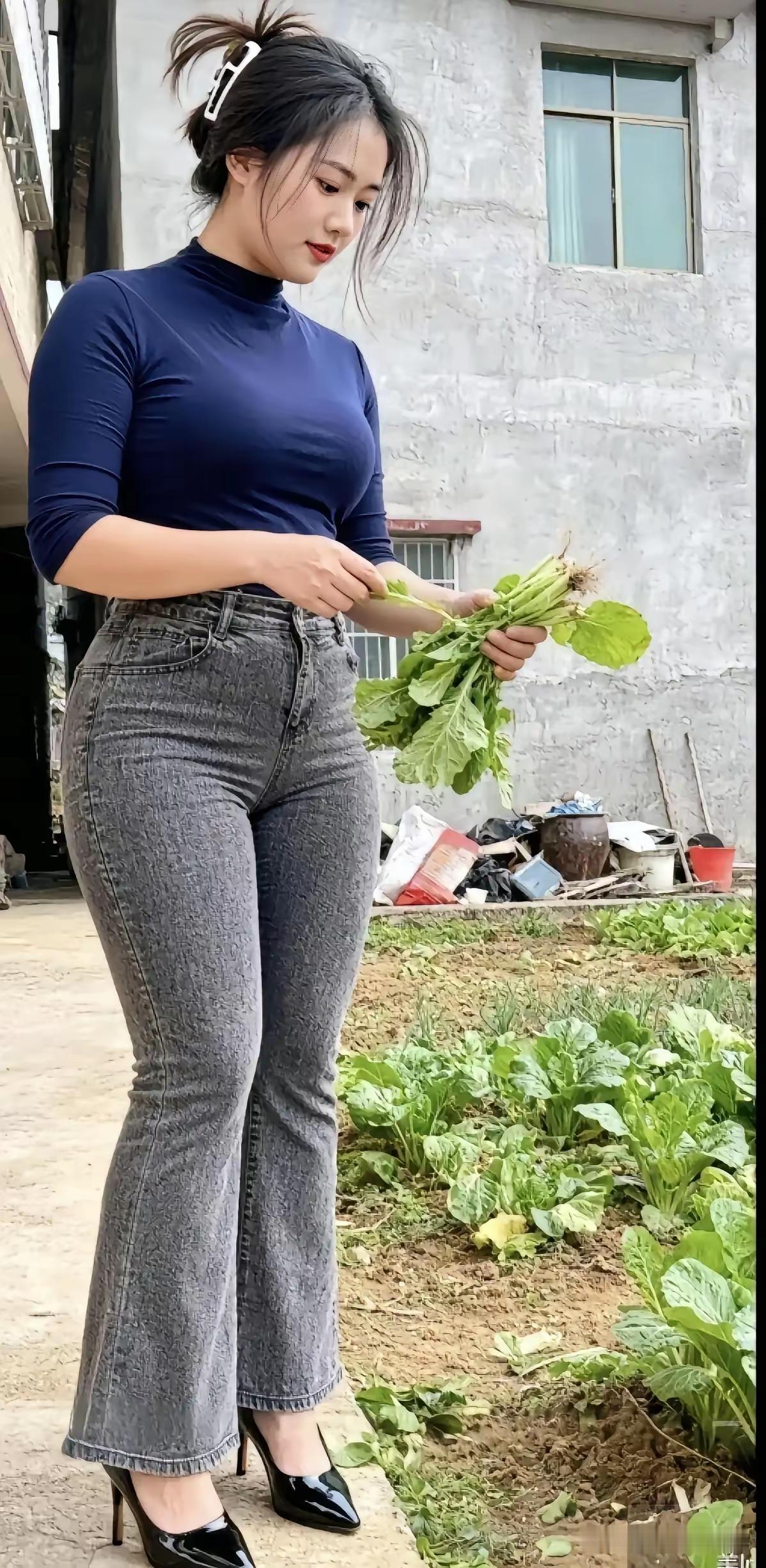捣练子·园蔬 
园圃绿，野蔬香，
四时鲜翠绕茅堂。
客来随意摘新味，
不必沽钱入