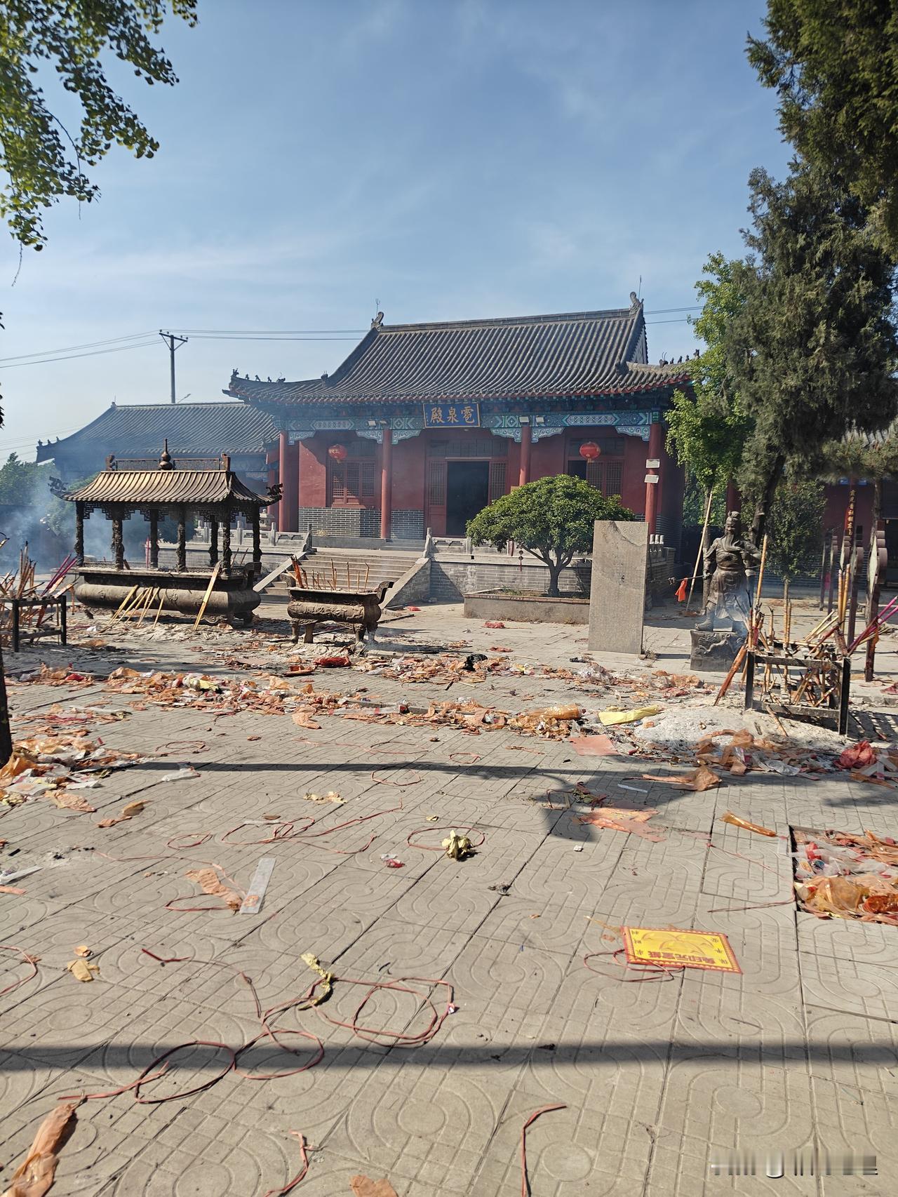 没想到这个白塔雹神庙香火这么旺！

一个在村里的雹神庙，香火却比很多大寺的香火还