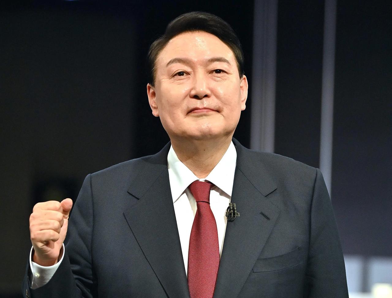尹锡悦又躲过一劫！
 
6月25日，首尔中央地方法院驳回了特检组对他的拘捕申请，