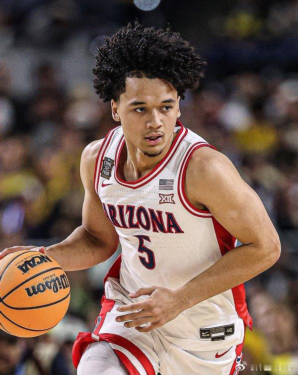 2026nba选秀大会 雄鹿队在选秀大会上以第10顺位选中布雷登·伯里斯。 