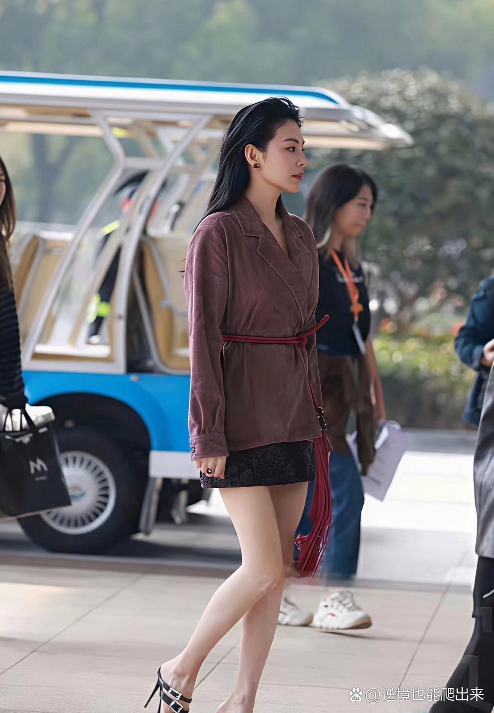 张雨绮感觉线下真人更好看 