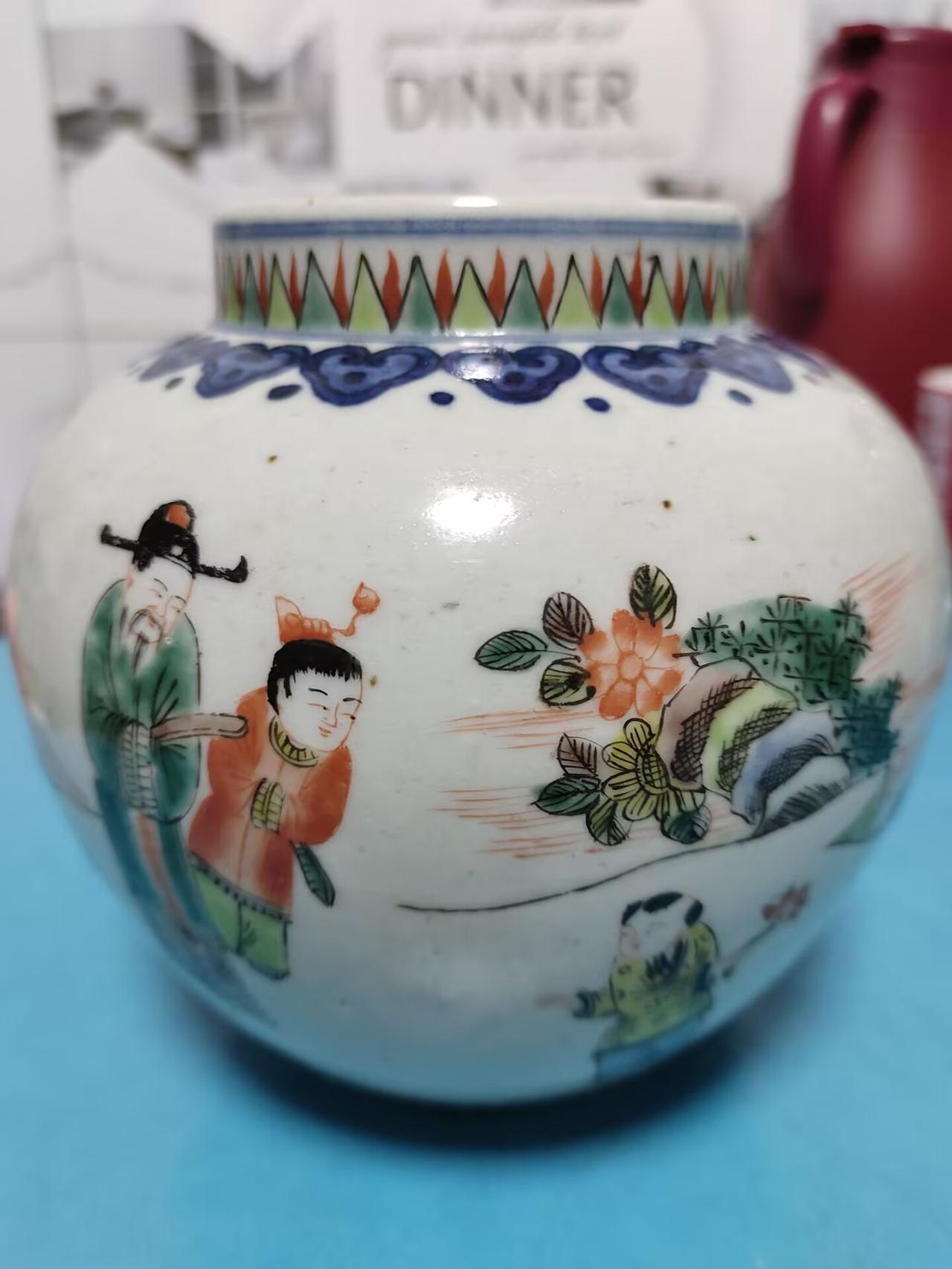 清道光时期青花边饰粉彩瓷器方型人物帽筒与人物小罐两件 瓷器小品鉴
 
本次品鉴的