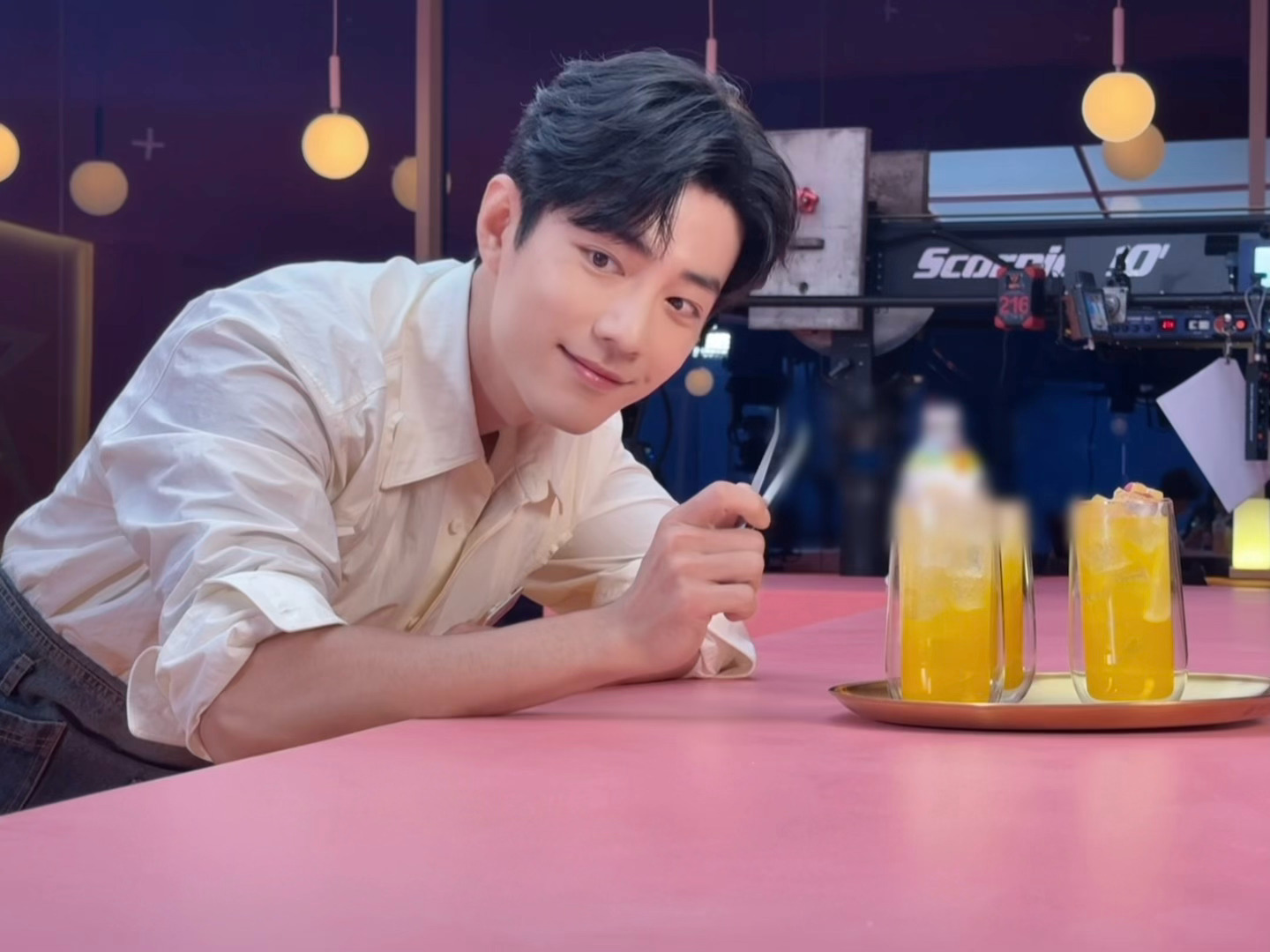 【】当镜头对焦 ，看得人眼前一亮又一亮！ 