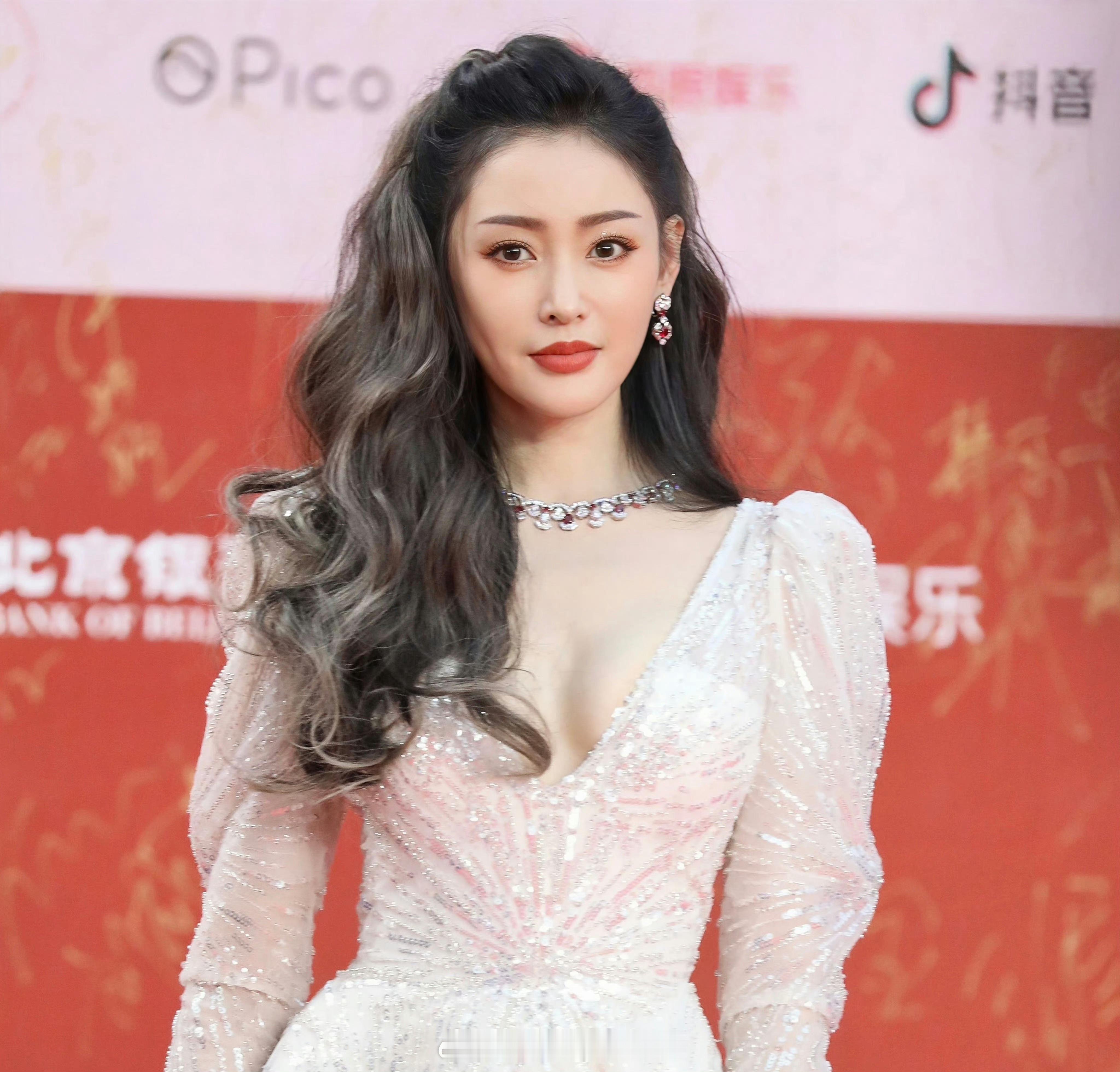 张天爱电影节红毯生图 