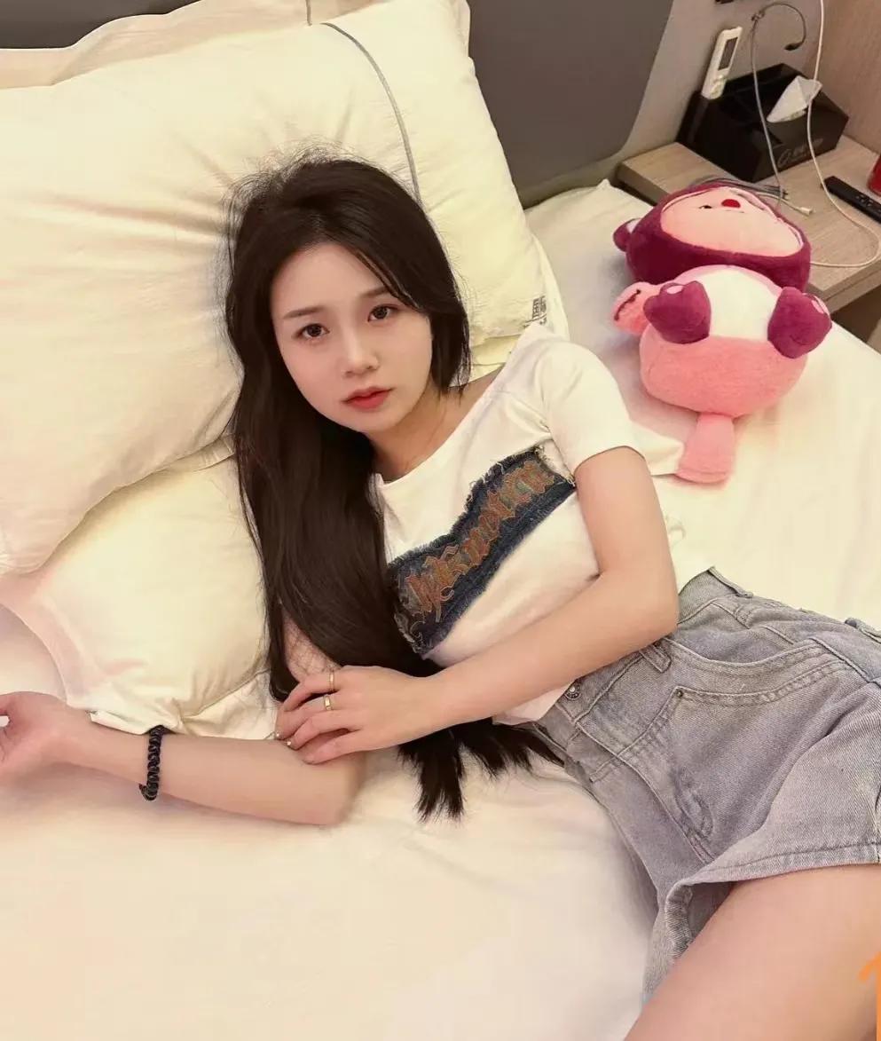 女儿已经快三十岁，从小就是个聪明活泼的小可爱，大学毕业后进入央企工作，年收入十几