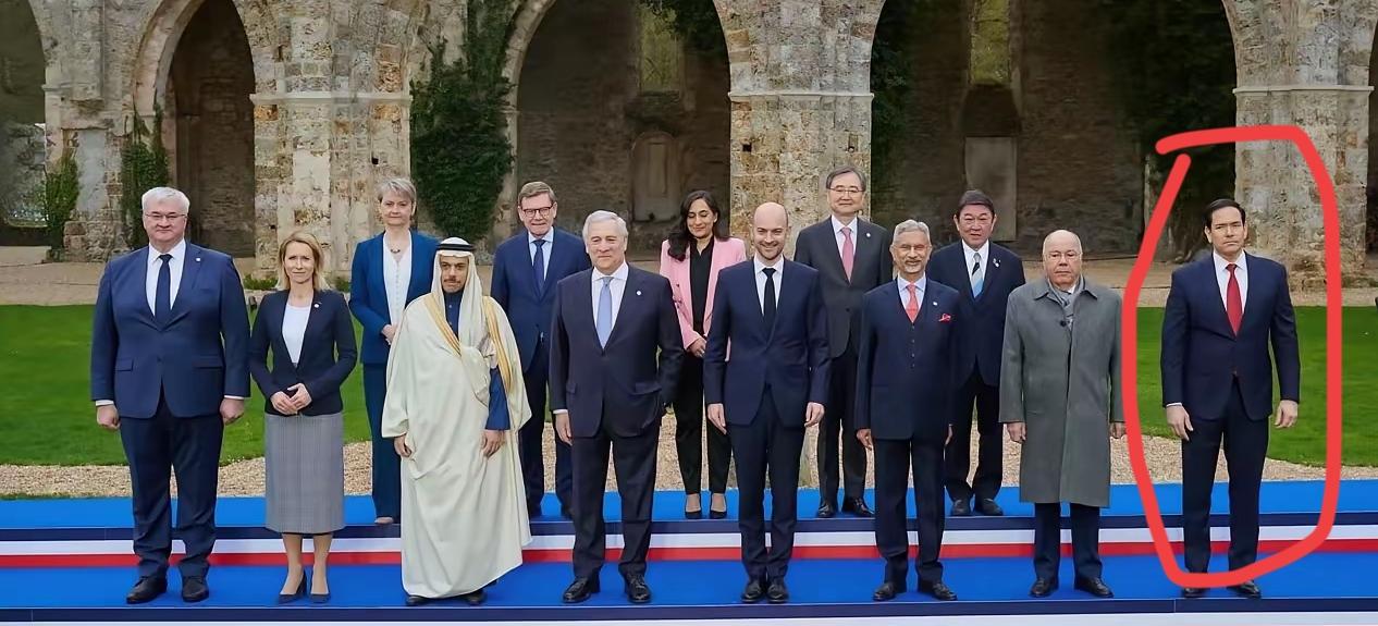 G7这张照片把当前欧美内部的问题暴露无疑，作为当今世界的老大，鲁比奥一个人站在边