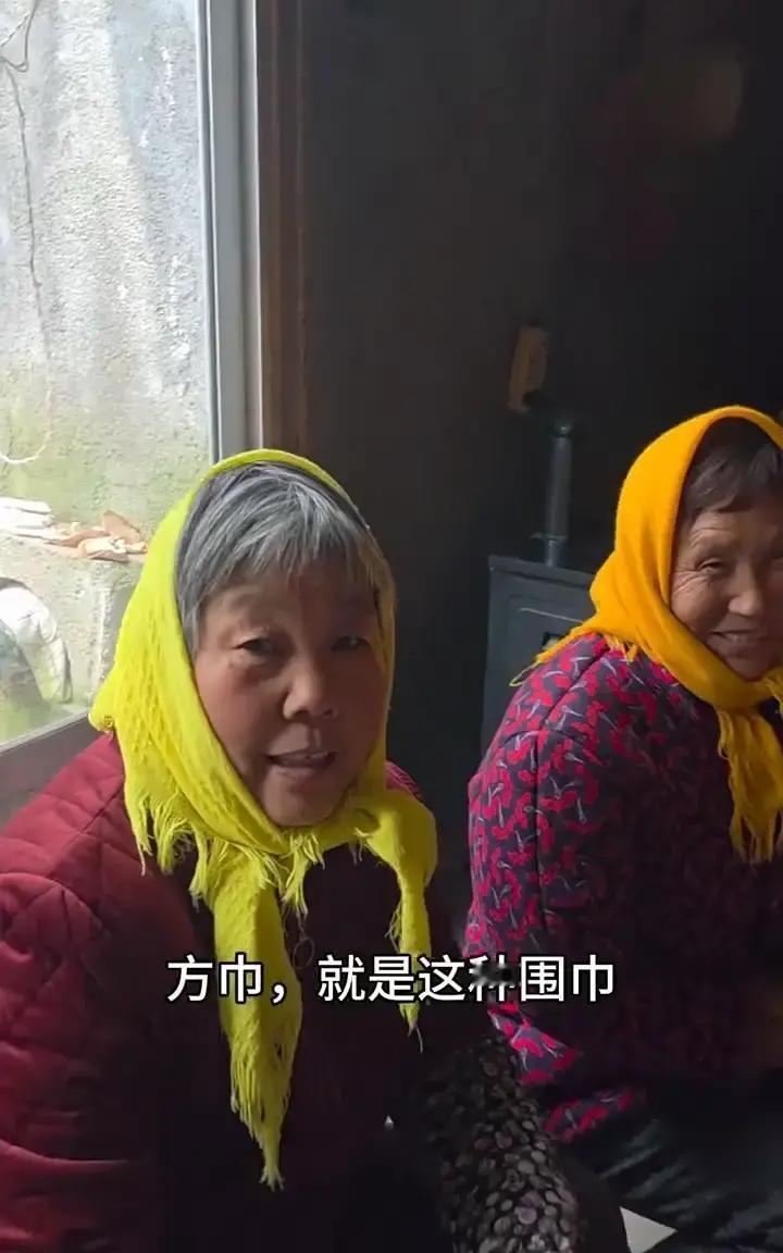 婶子蹲在灶口添柴火，地瓜咕嘟咕嘟冒甜香，她说现在柴火都是村里统一送，省得自己上山