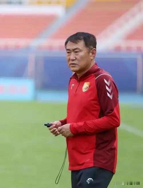 赵发庆的足球生涯，几乎就是辽宁足球兴衰的缩影。1964年1月3日出生于大连，19