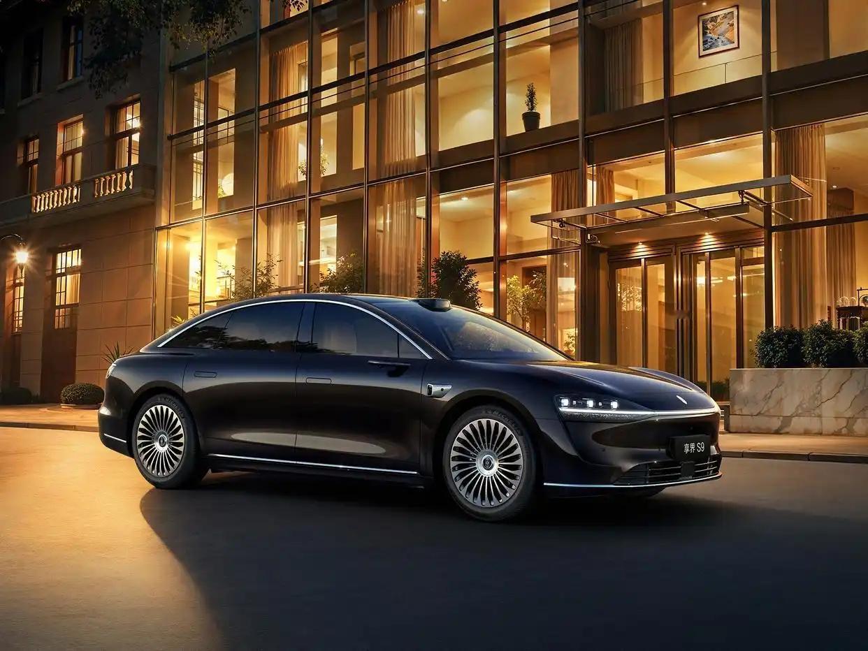 新款享界 S9 还在座舱舒适性进行优化，提供“副驾零重力套装”与“后排零重力套装