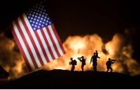 昨晚饭局，一位退休的美国军方情报官喝多了说：千万别被现在的平静骗了，美国从建国到