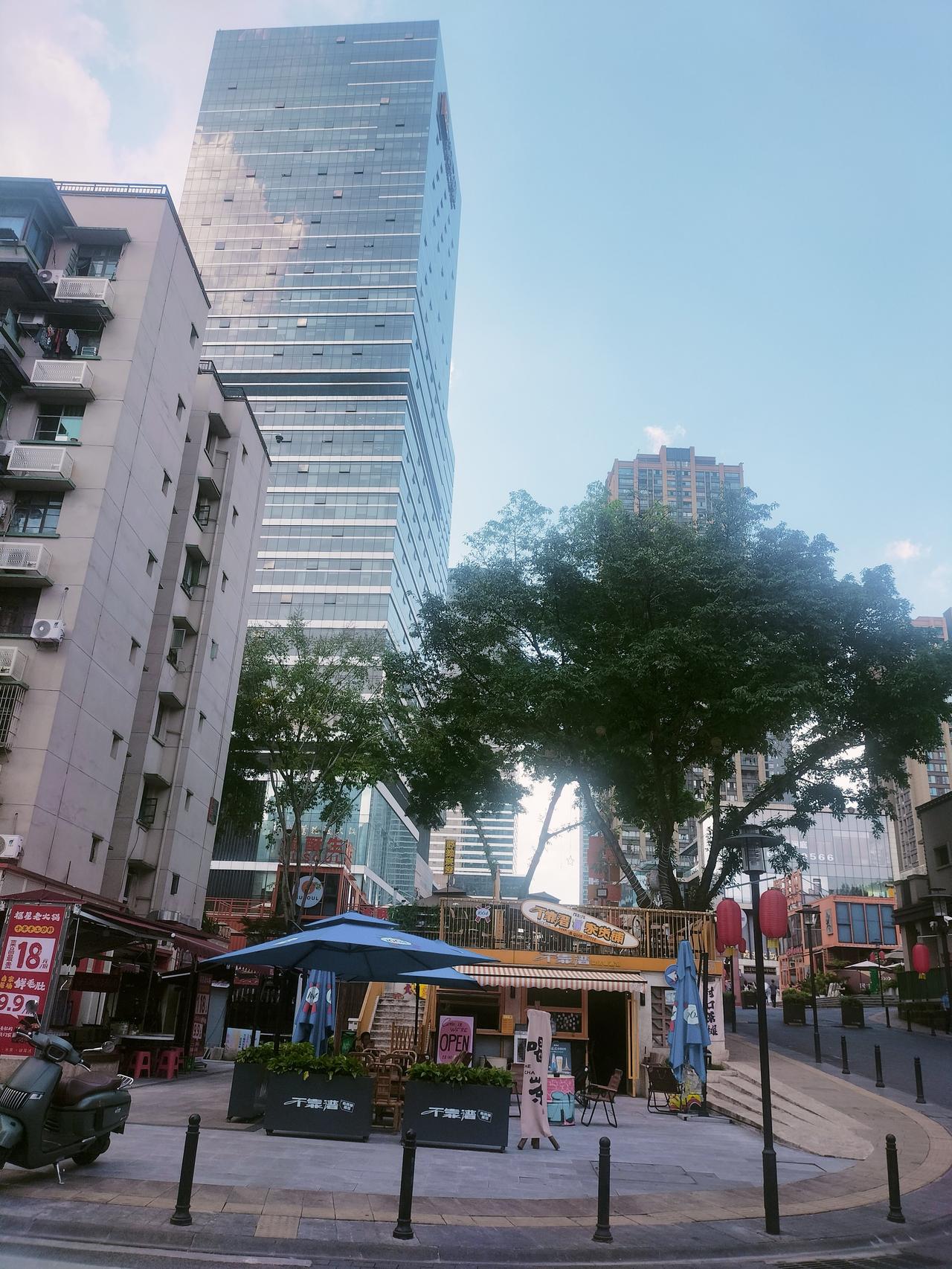 重庆太奇怪了！啥都要分个九六等级。地盘跨过江，隔过河都有差别。

特别是房产，江
